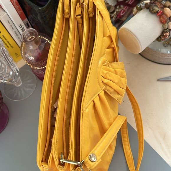 Vintage 80s Yellow Women's Shoulder Bag - Picture 3 of 7